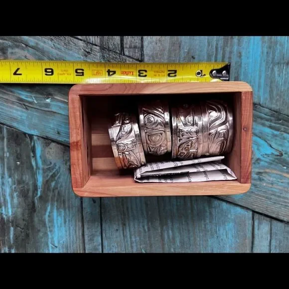 First Nations Vintage Boma Wolf Napkin Rings in cedar box - Picture 6 of 13